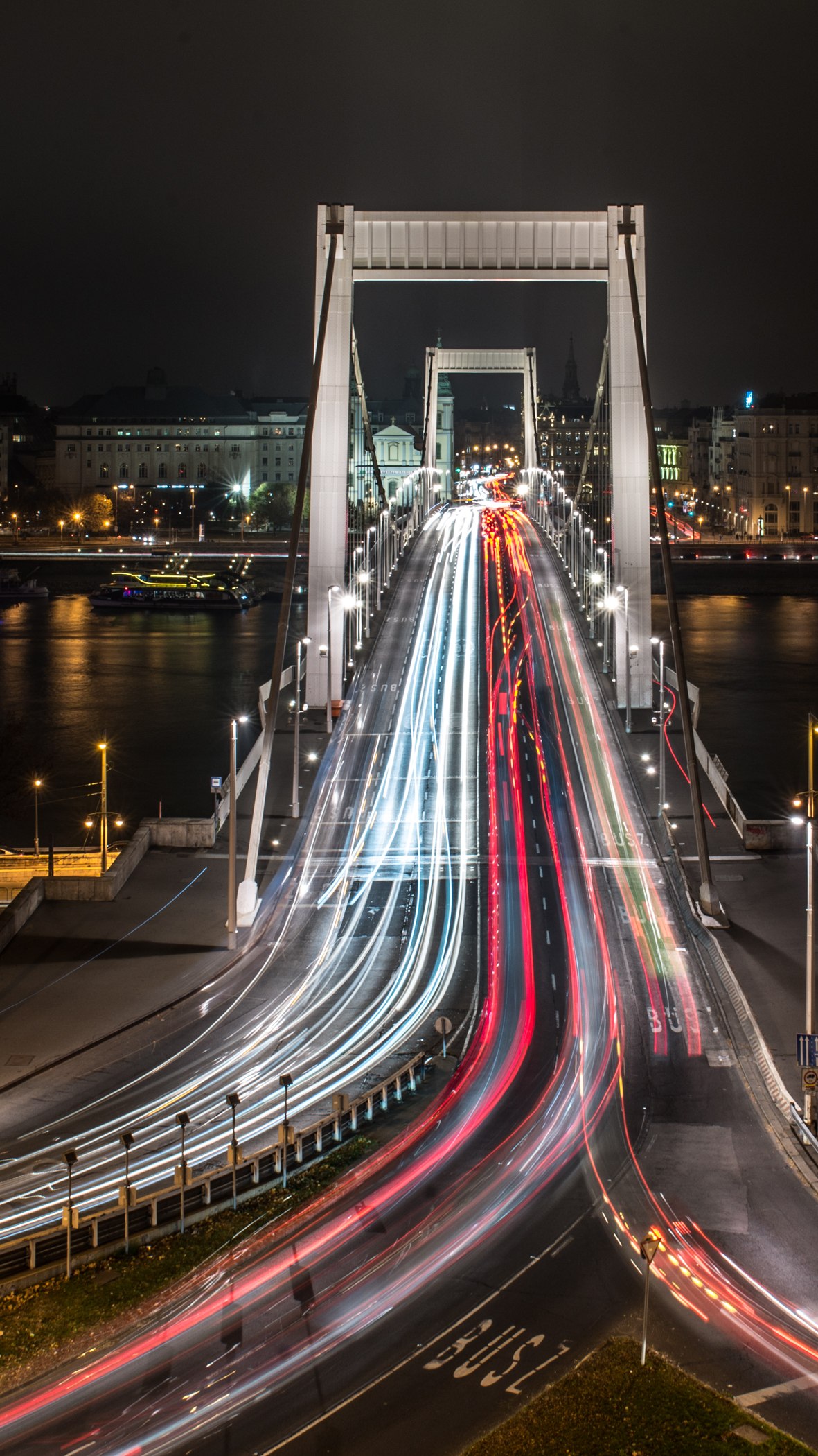 Erzsébet híd, Budapest: light trails