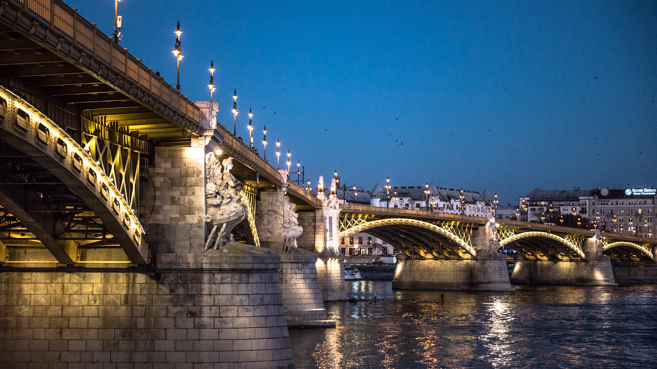 Margit híd, Budapest: evening arches